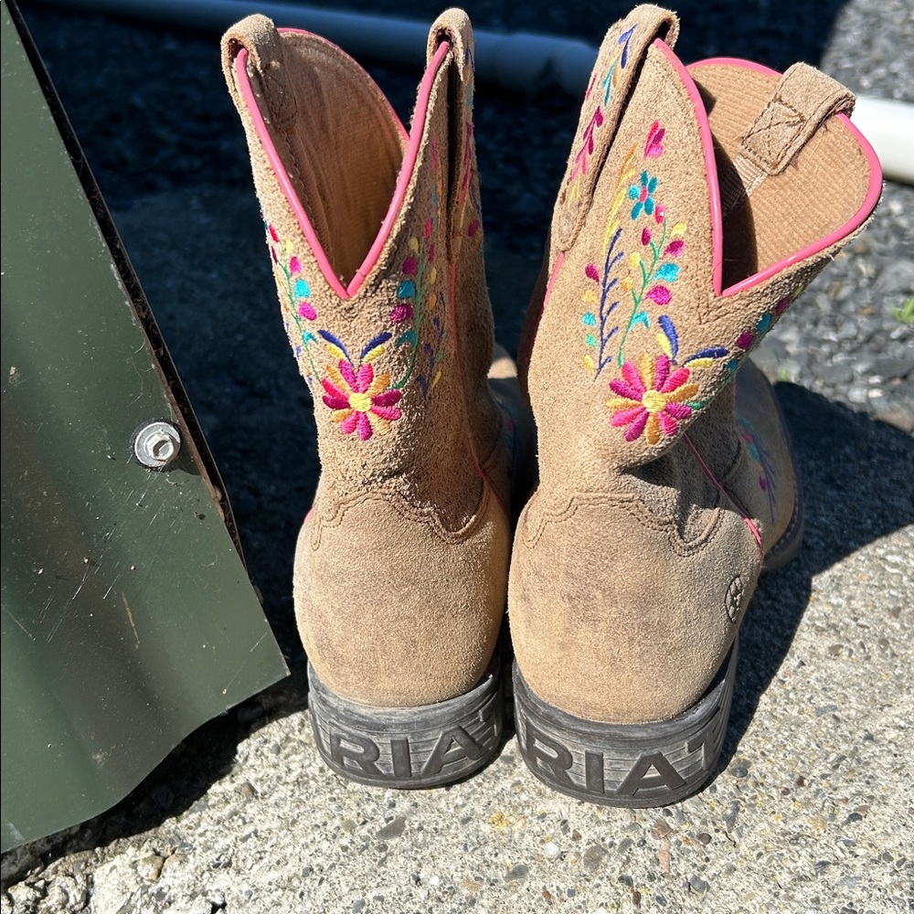 ARIAT “Wiggle Room” kids western boots sz: 2.5 - floral embroidery - Picture 4 of 11